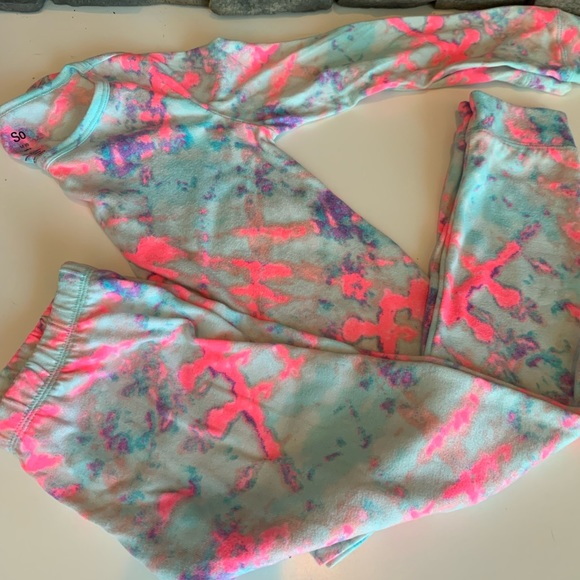 SO Other - Girls pajamas or underclothing.